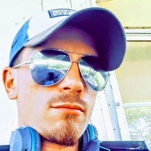 Meet your Posher, Dustin